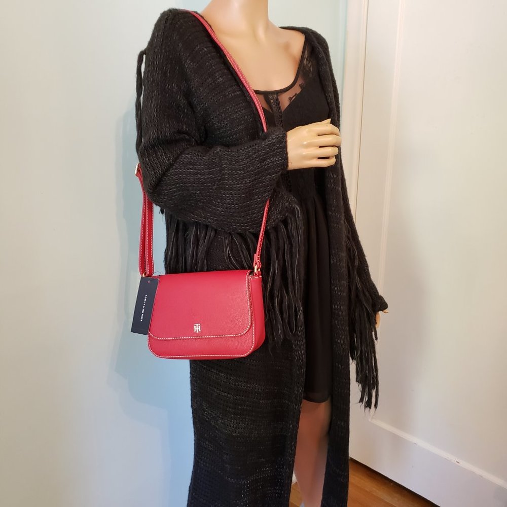 NWT Tommy Hilfiger Red Shoulder Bag. - Picture 11 of 16